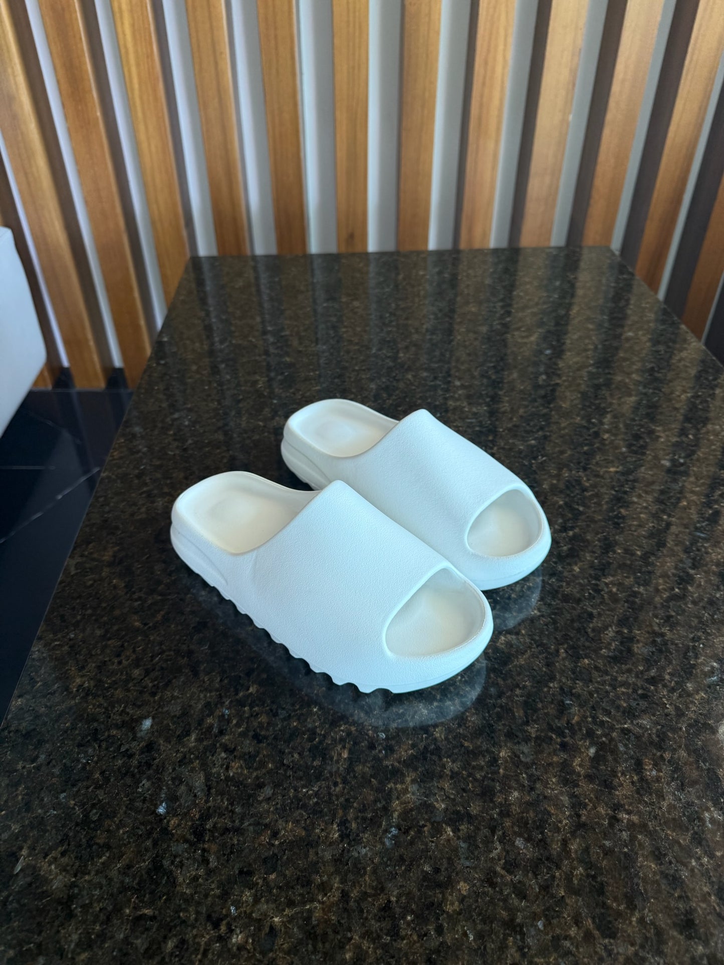 Yeezy Slide White