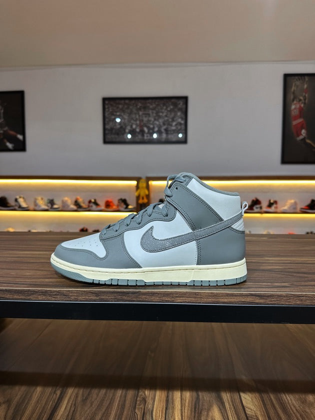 Dunk High VNTG Light Bone Grey