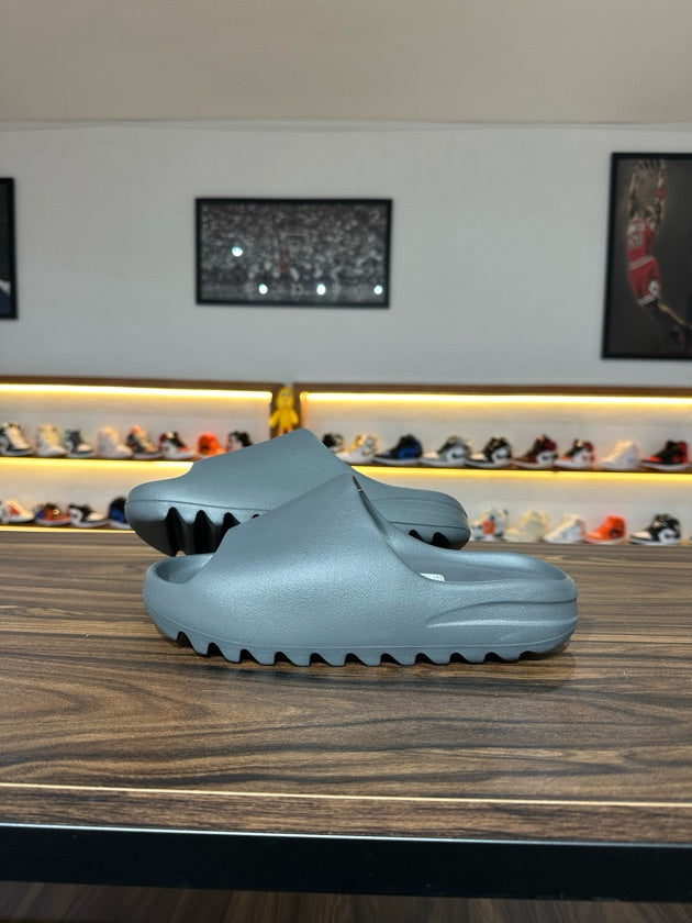 Yeezy Slides Grey