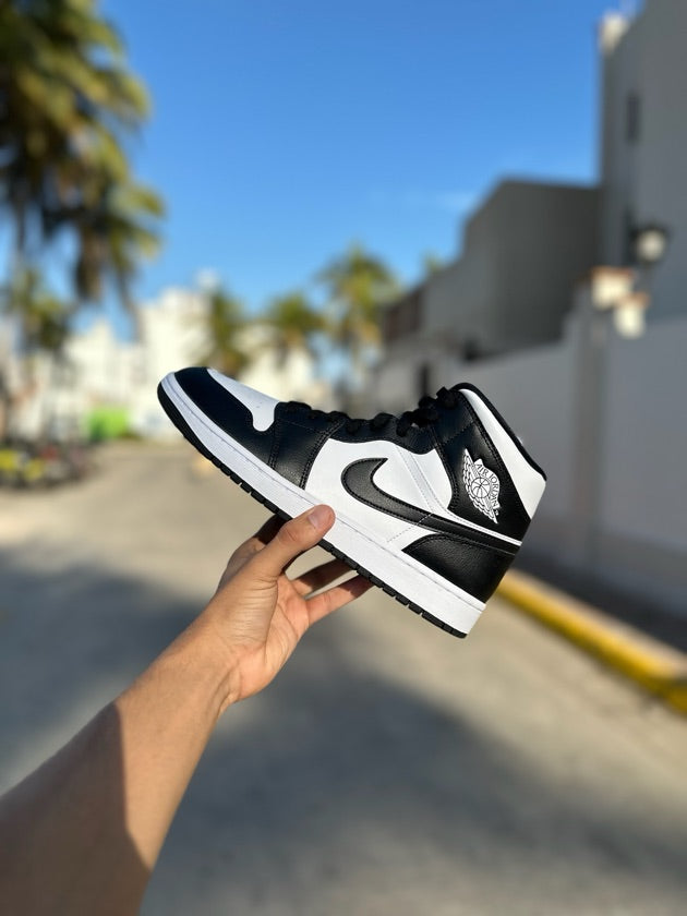 Jordan 1 Mid Panda